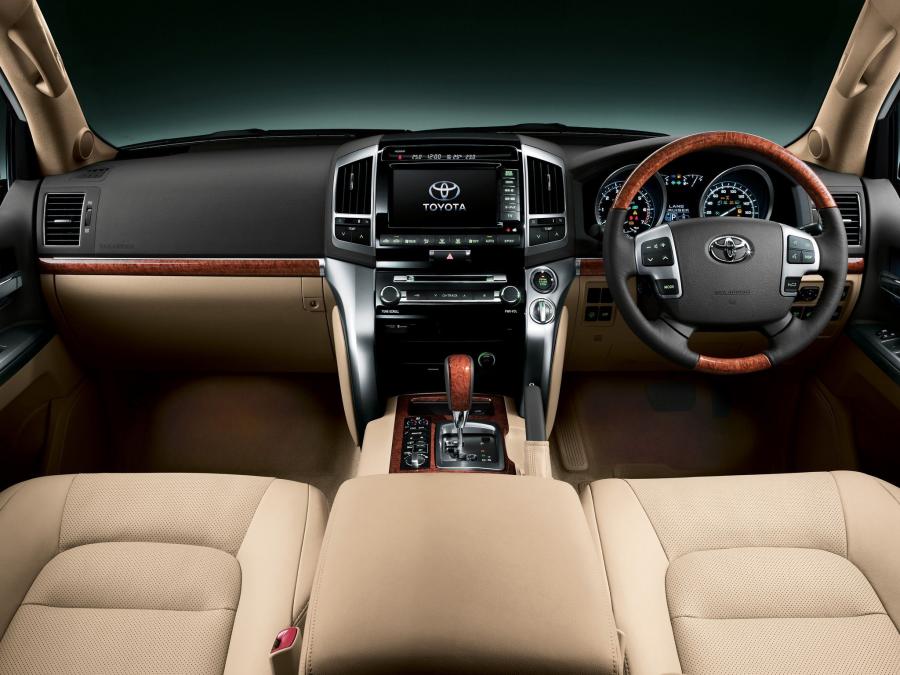  Toyota Land Cruiser 200 2011 года  (JP) (фото 3 из 6)